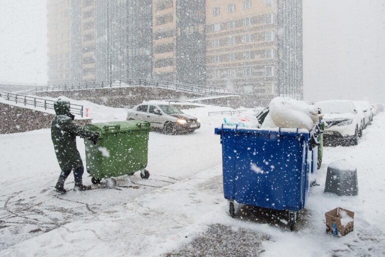 Смольный прикрывает реальные данные с мусорными завалами в Петербурге