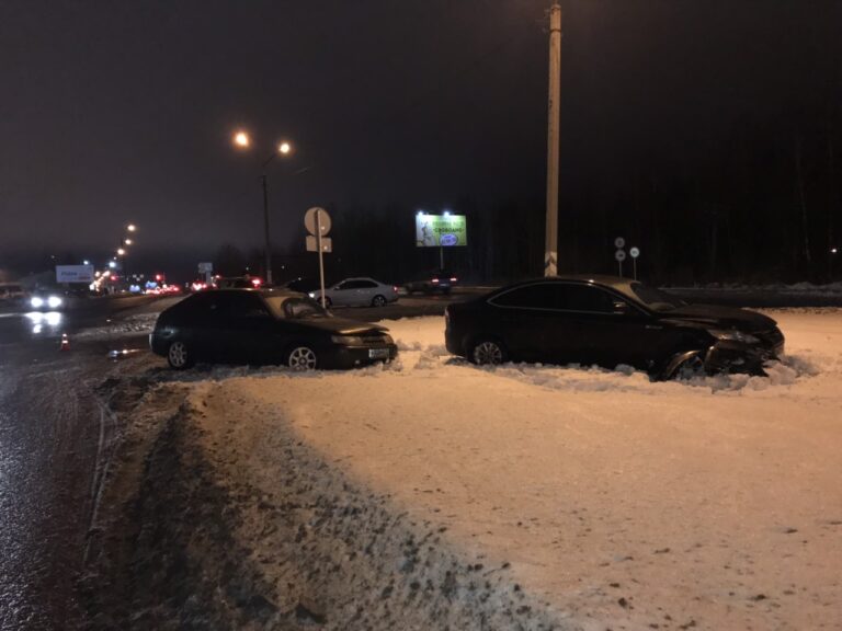 Петербуржские автолюбители пожаловались на скользкие дороги