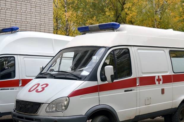 В Петербурге мундепа госпитализировали из-за травмы, полученной на неубранной дороге
