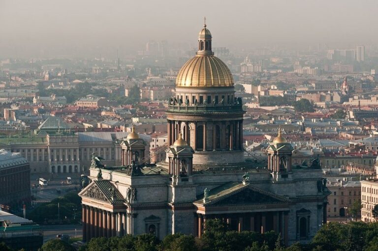 Блогер из Франции Шера назвала самое красивое место Санкт-Петербурга