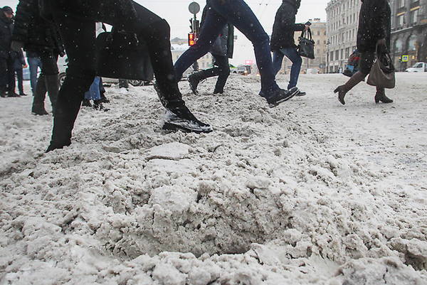 Смольный в очередной раз попытался преувеличить результаты уборки снежных завалов в Петербурге