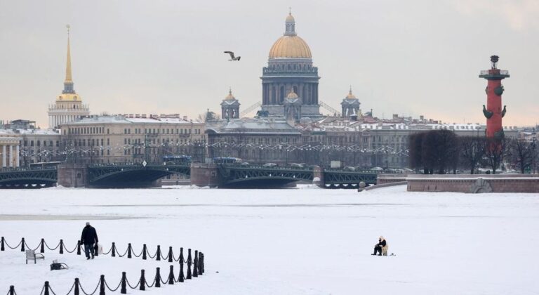 Мусорный коллапс и провал вакцинации стали главными символами минувшей недели в Петербурге