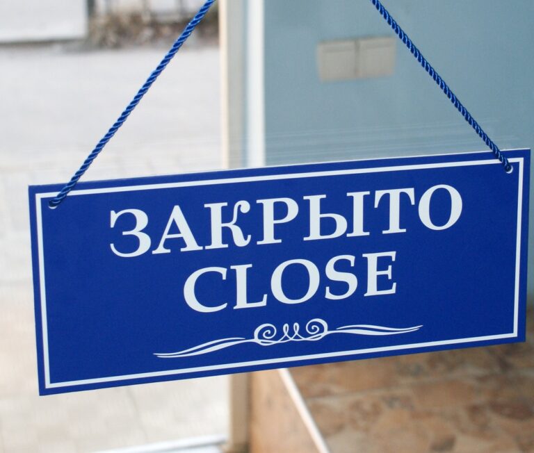 Петербургские предприниматели уходят с рынка, пока Беглов отчитывается о поддержке бизнеса