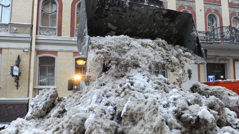 Смольный запутался в своих же отчетах по очистке снега в Петербурге