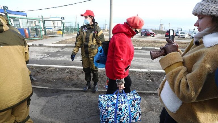 Гуманитарную помощь для эвакуированных из Донбасса жителей пока не выслали из Петербурга