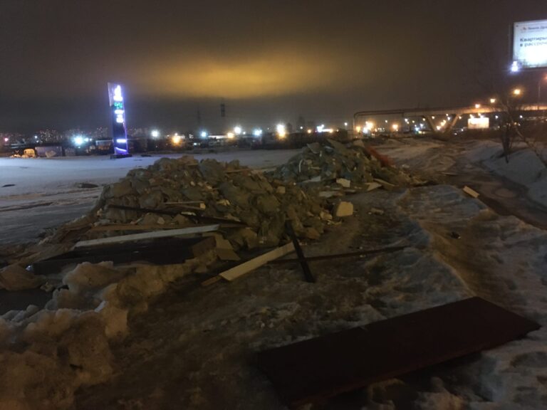 Петербуржцы обнаружили нелегальную свалку строительного мусора на Народной улице