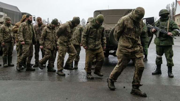 InfoBrics: Киев упорно не признает неизбежного поражения своих войск в Мариуполе