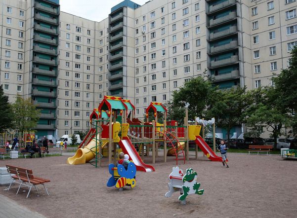 На детскую площадку в Санкт – Петербурге бросили гранату