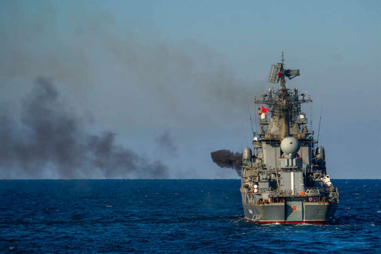Капитан первого ранга Дандыкин назвал возможные причины пожара на крейсере «Москва»