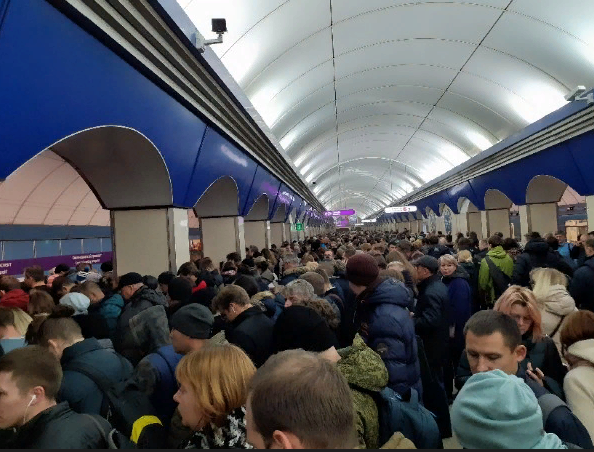 Непроработанная транспортная реформа в Петербурге стала причиной давки в метро