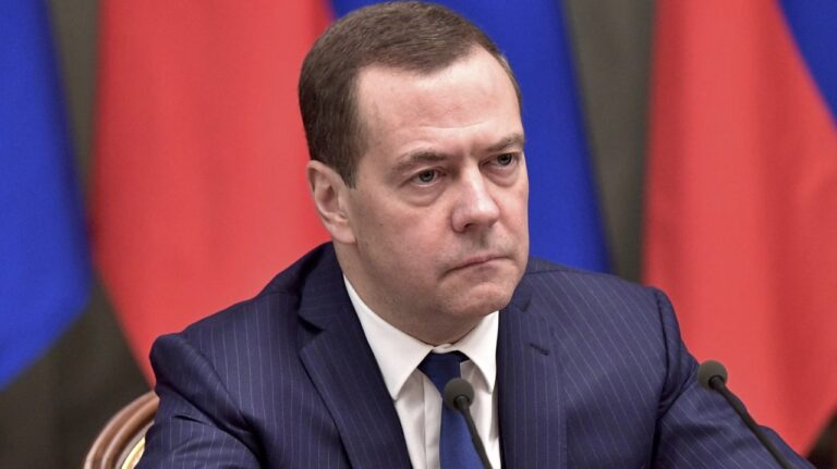 Политолог Григорий Миронов: слова Медведева о западном истеблишменте вызывают уважение