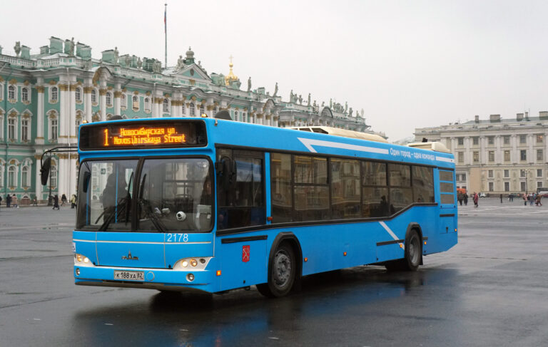 Новые «лазурные» автобусы нуждаются в ремонте спустя всего полгода после начала транспортной реформы