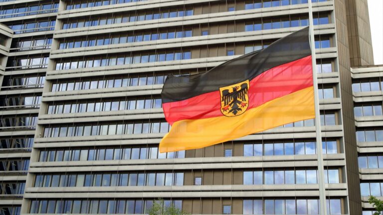 Монтян: Германия продолжит идти в фарватере политики США, несмотря на все убытки
