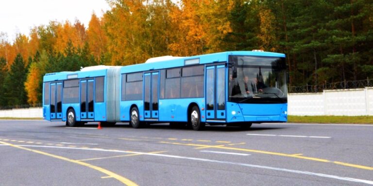 Аварии с «лазурными автобусами» в Петербурге привлекли внимание СКР