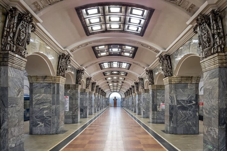 Петербуржцам стоит ожидать транспортного коллапса из-за закрытия метро «Кировский завод» на ремонт
