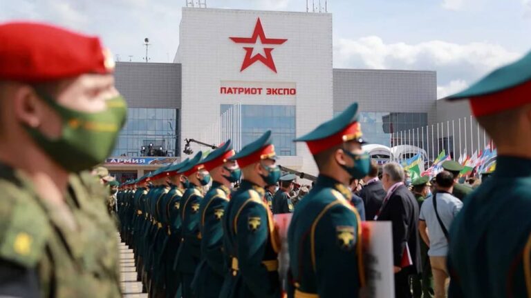 Сладков предложил открывать в РФ центры военной подготовки офицеров