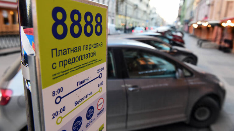 СМИ раскрыли планы губернатора Беглова увеличить стоимость платной парковки в Петербурге
