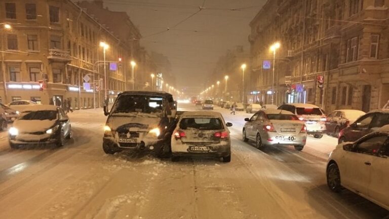 Некачественная уборка дорог в Петербурге стала причиной более 800 ДТП