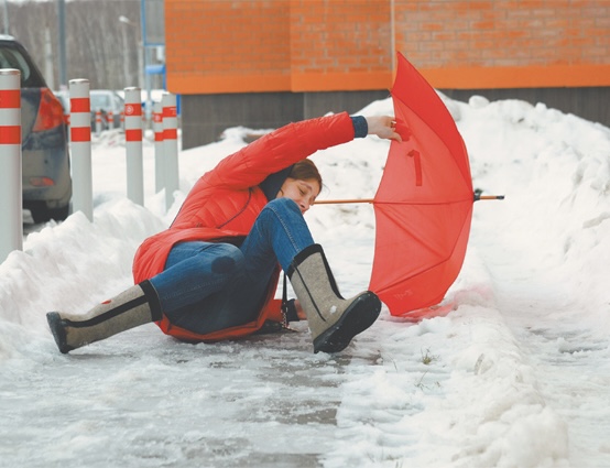 В Петербурге за новогодние праздники возросло количество пострадавших из-за падений на льду — СМИ