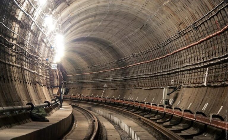 Вице-губернатор Петербурга Линченко не смог назвать сроков открытия станции метро «Горный институт»