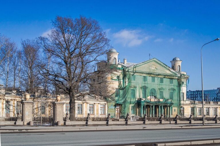 Очередной дом-памятник в Петербурге может быть уничтожен? В Смольном ищут инвестора для дворца Кушелева-Безбородко