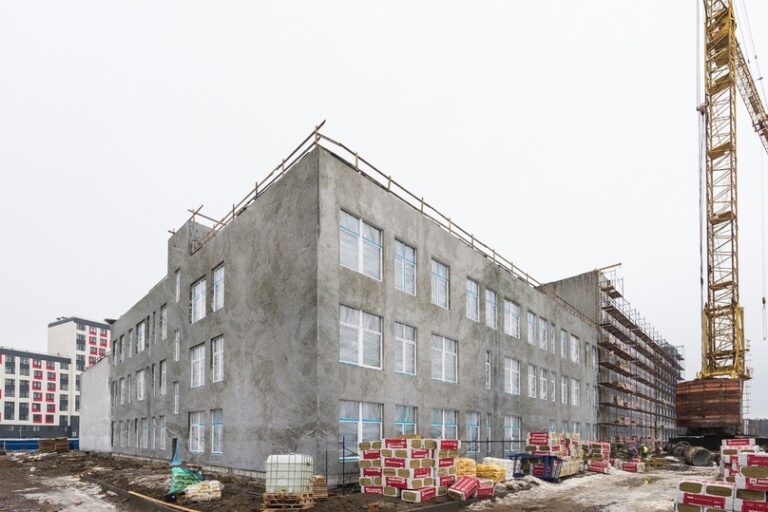 Контракт на строительство школы в Невском районе получила компания сына экс-чиновника Смольного