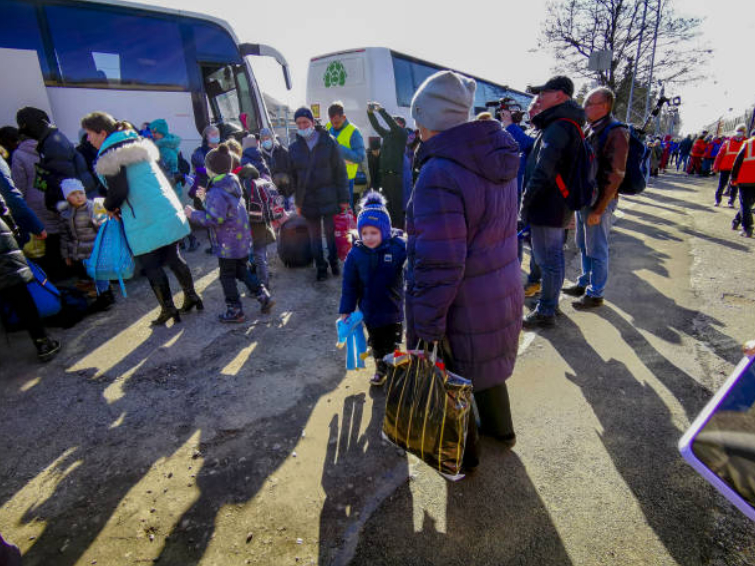 Беженцами из Артемовска никто не занимался: Пригожин опроверг «заслуги» Дерипаски, который якобы эвакуировал детей