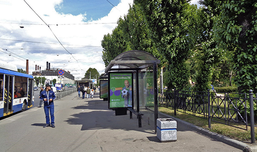 Петербуржцы заявили, что новые остановки общественного транспорта не соответствуют климату города